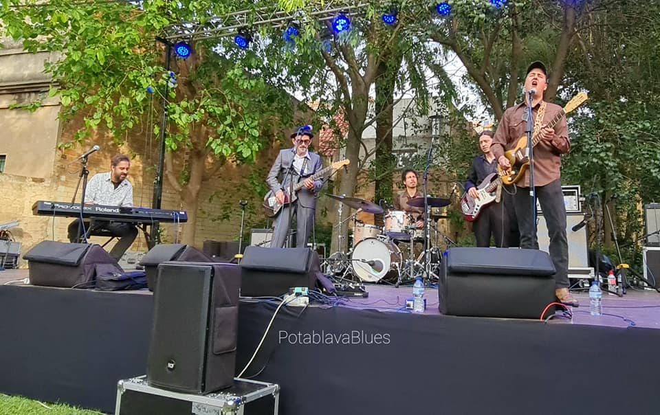 Johnny & Suitcase 3