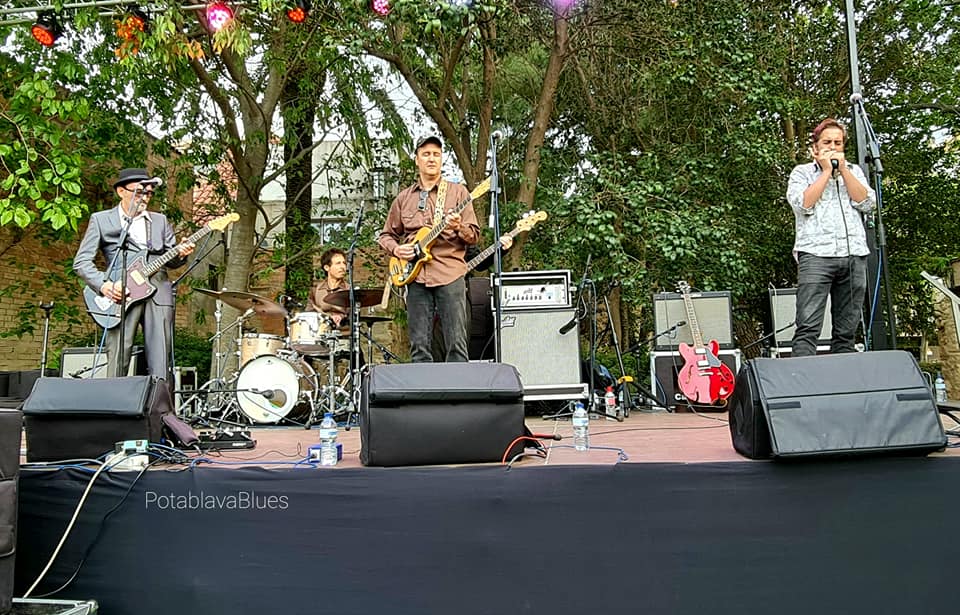 Johnny & Suitcase 4